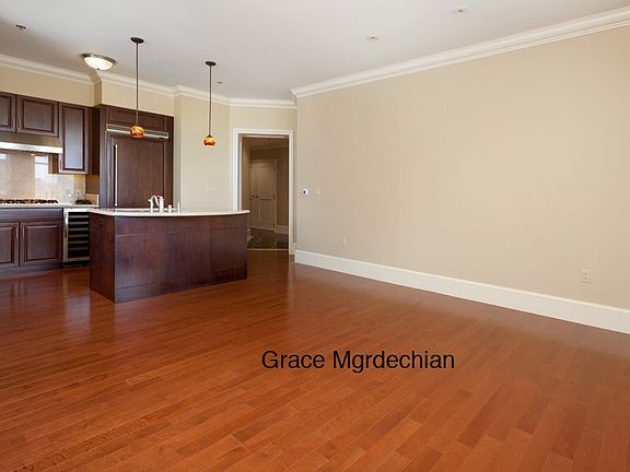 Living Rm/toward kitchen island