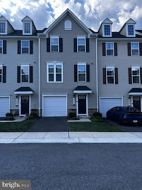 3 bed, 4.0 bath, 1980 sqft, $2,800 — Photo 3