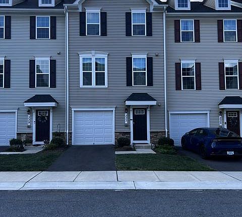 3rd image of 337 Pemberton Park Ln