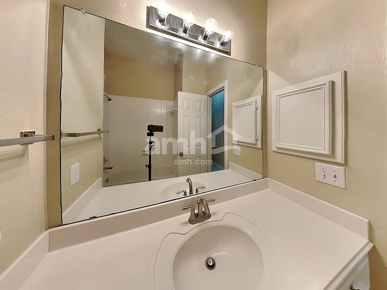 2113 Breezeway Ln — Photo 20