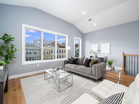 2nd image of 106 Oak St #2