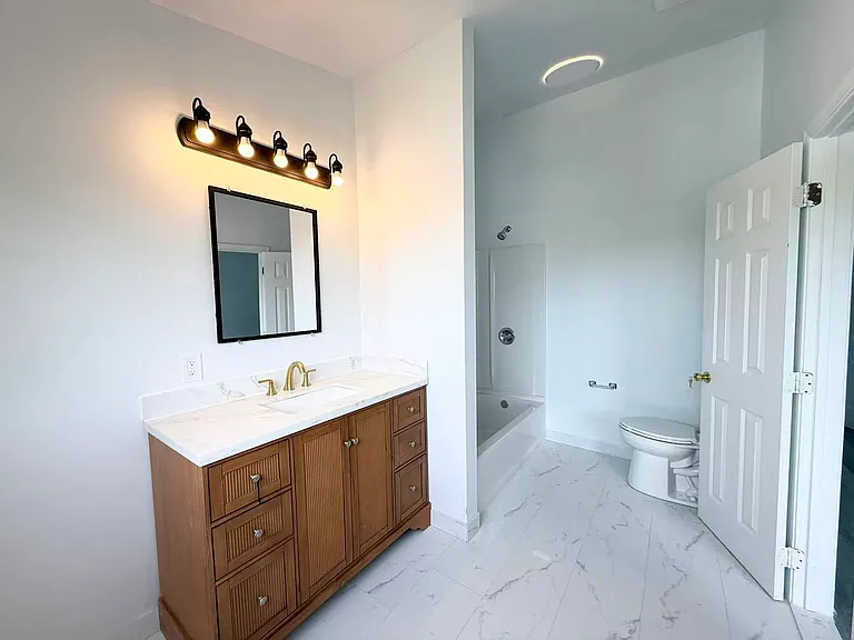 16848 Winston Ln — Photo 13
