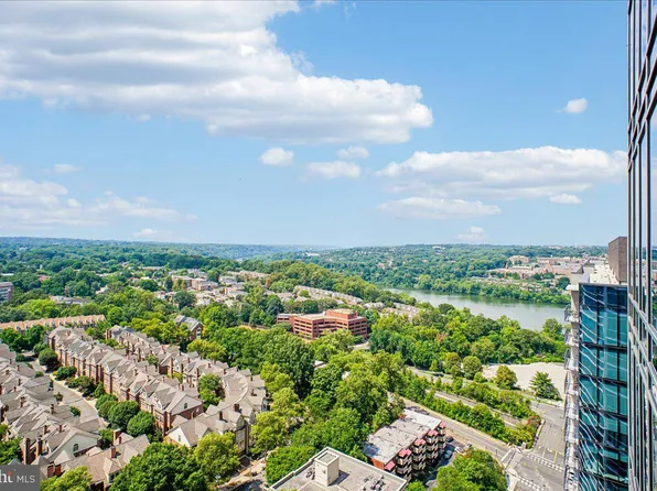 1881 N Nash St #Penthouse 8, Arlington, VA 22209