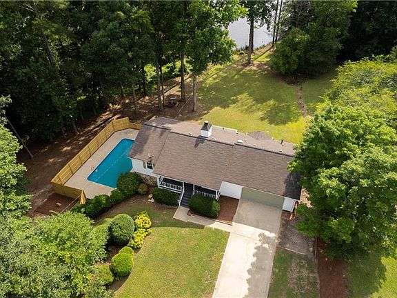 4th image of 60 Lakeside Dr