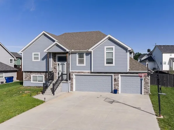 928 N Oak Ter, Tonganoxie, KS 66086