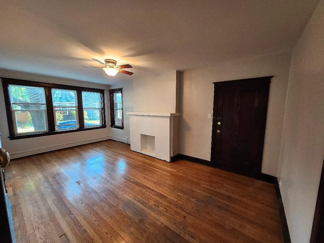 2 bed, 1000 sqft, $1,800 — Photo 2