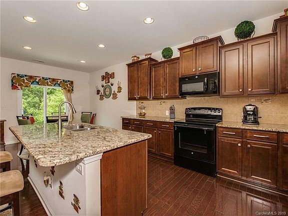 5th image of 3928 Martele Dr
