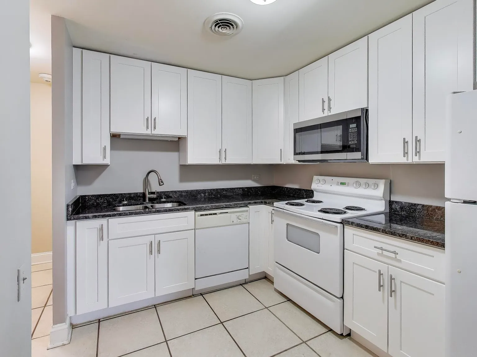 2 bed, 1020 sqft, $1,995 — Photo 3