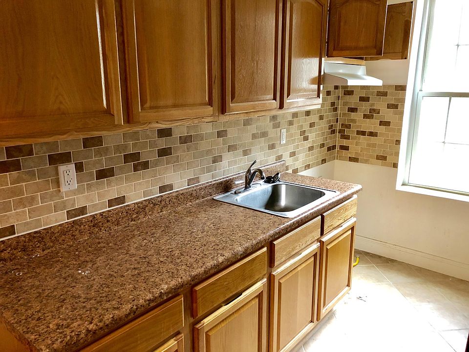 2nd image of 1576 Taylor Ave APT 6L