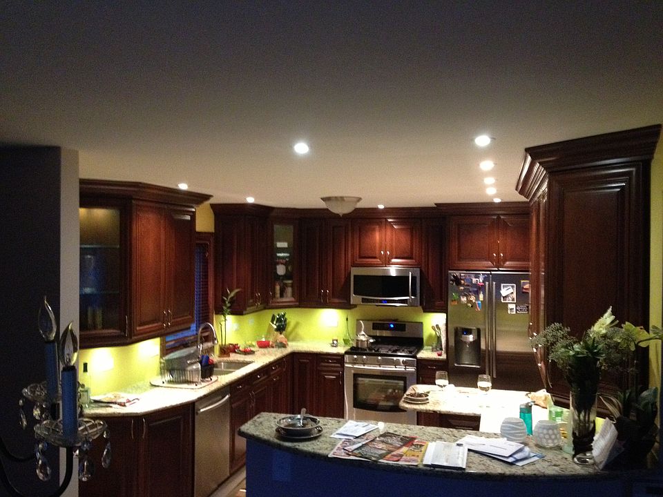 2nd image of 169 W Dempster St