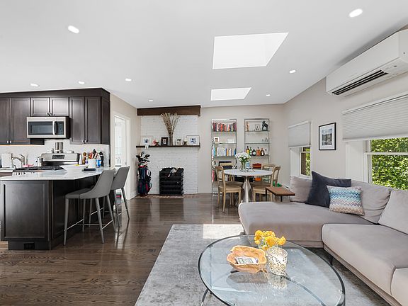 4th image of 457 W 24th St