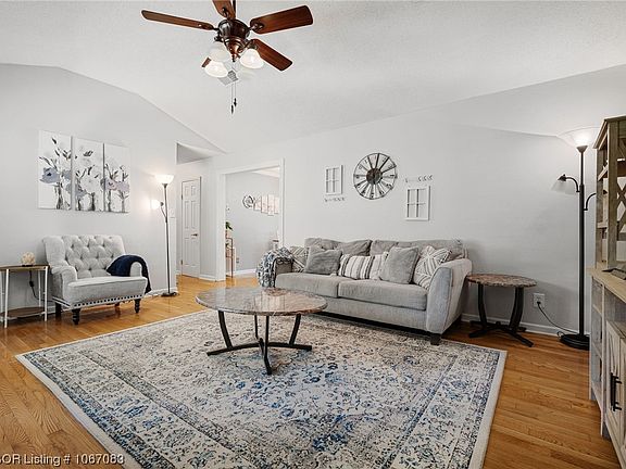 3rd image of 1018 Chelsie Ln