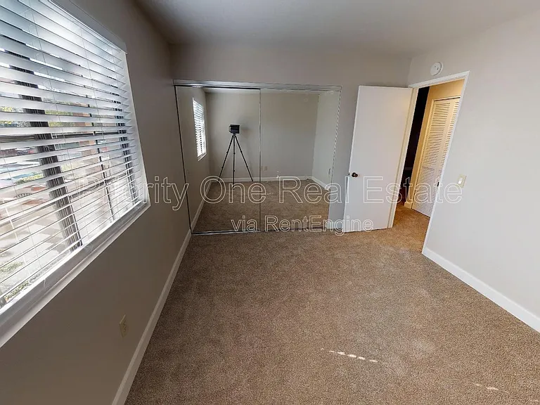2876 Englewood Way — Photo 20