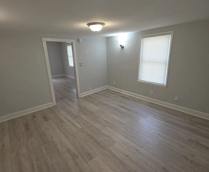 1332 S Pleasant St — Photo 5