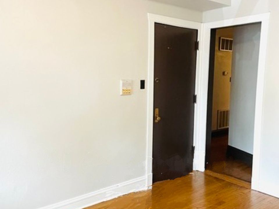 2nd image of 6621 N Lakewood Ave #1