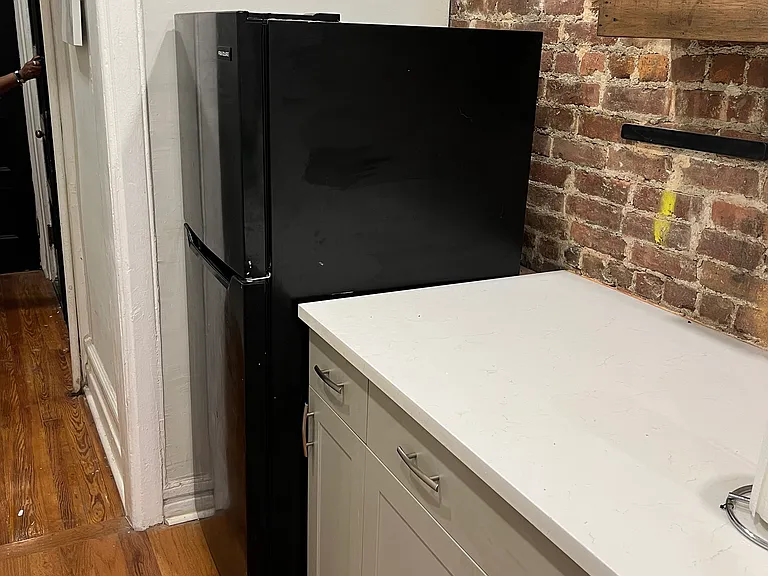 1061 Clay Ave #1B — Photo 5