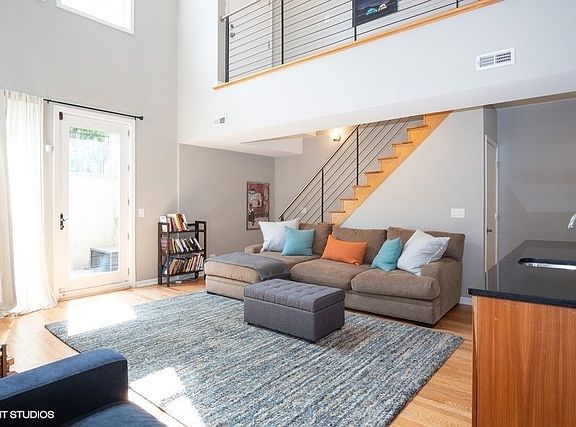 3rd image of 1136 N Mozart St #1