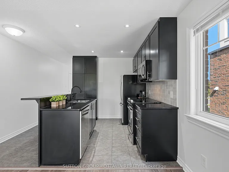 2563 Longfields Dr — Photo 8