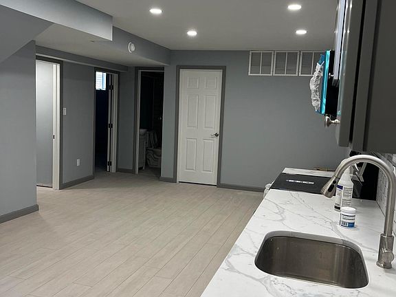 4th image of 35 Walter Ave