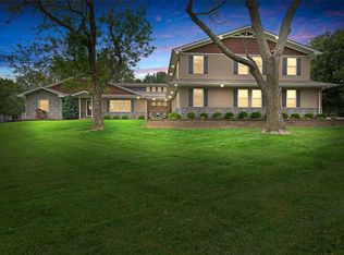 201 Reinke Rd, Ballwin, MO 63021