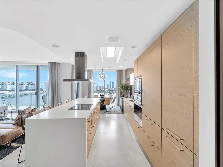 17111 Biscayne Blvd #1709 — Photo 11