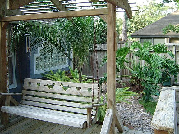 glassblk window in MBath