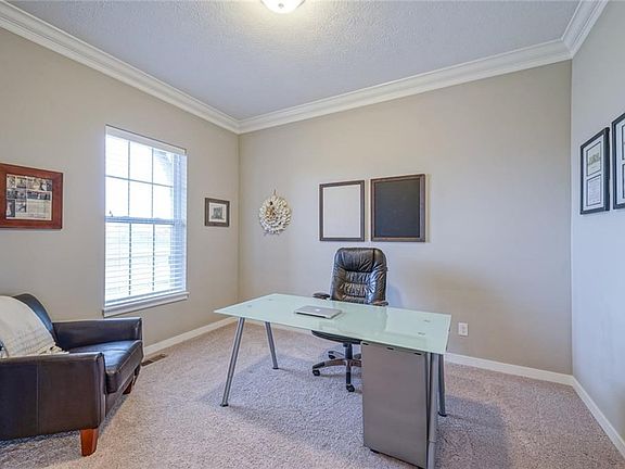 5th image of 1430 Rossmay Dr