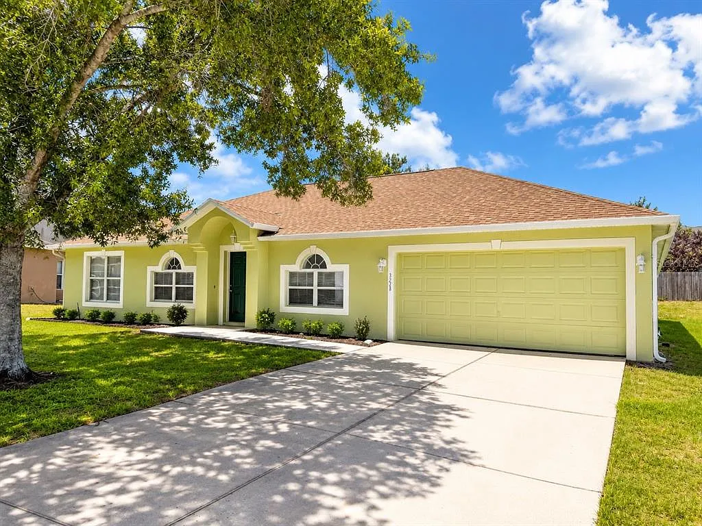 4 bed, 2.0 bath, 2302 sqft, $2,700 — Photo 1