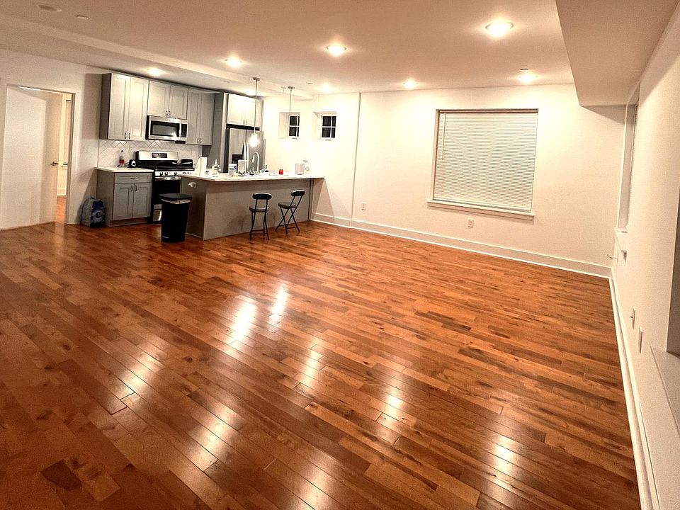 Living Room / Kitchen