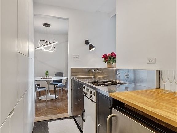 4th image of 17 W 54th St APT 9F