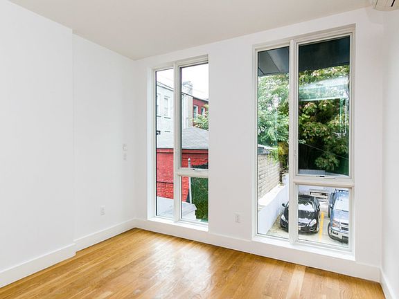 5th image of 195 Sullivan Pl #B3