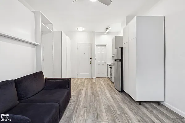 ２ｎｄハウス OMA's 121 East 22nd Street redefines the streetscape with