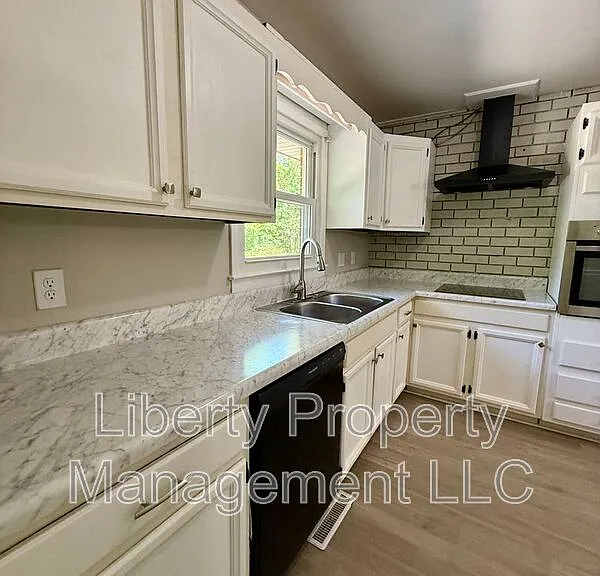 475 Albemarle Dr — Photo 6