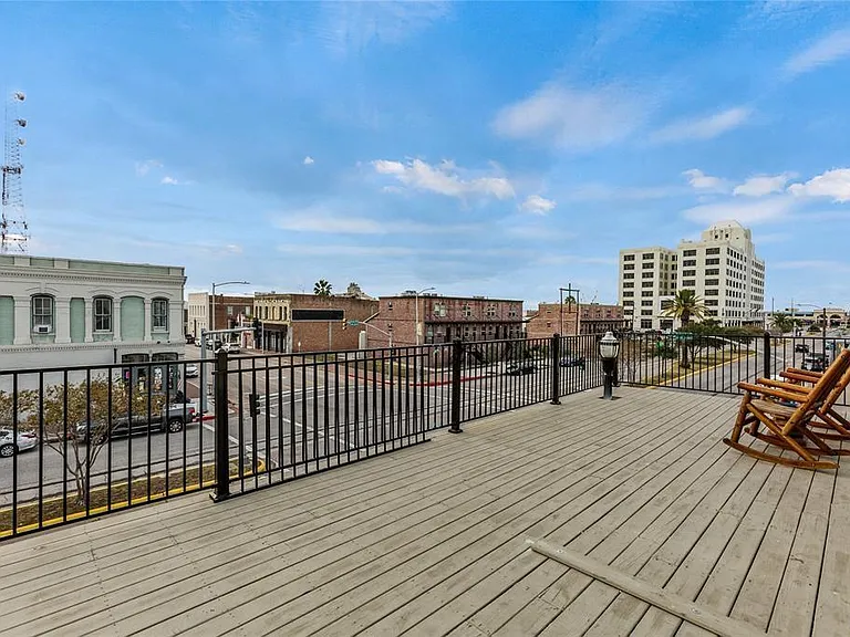 2427 Market St #2 — Photo 14