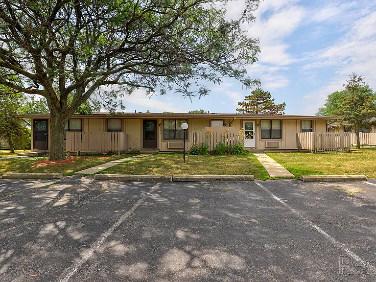 Heathmoore Apartments — Photo 26