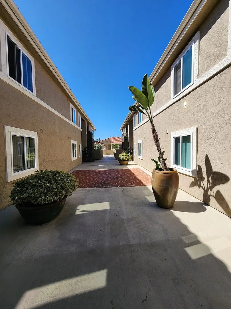 Building Photo - 7405 Charmant Dr #2218