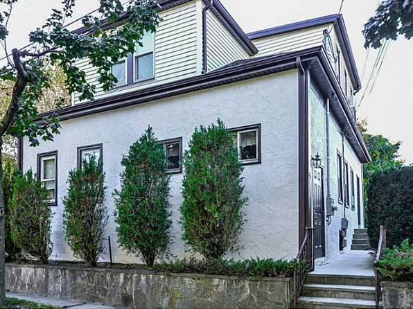 80 Ophelia St, Providence, RI 02909