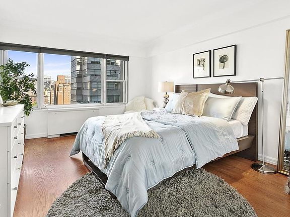 3rd image of 118 E 60th St APT 15E