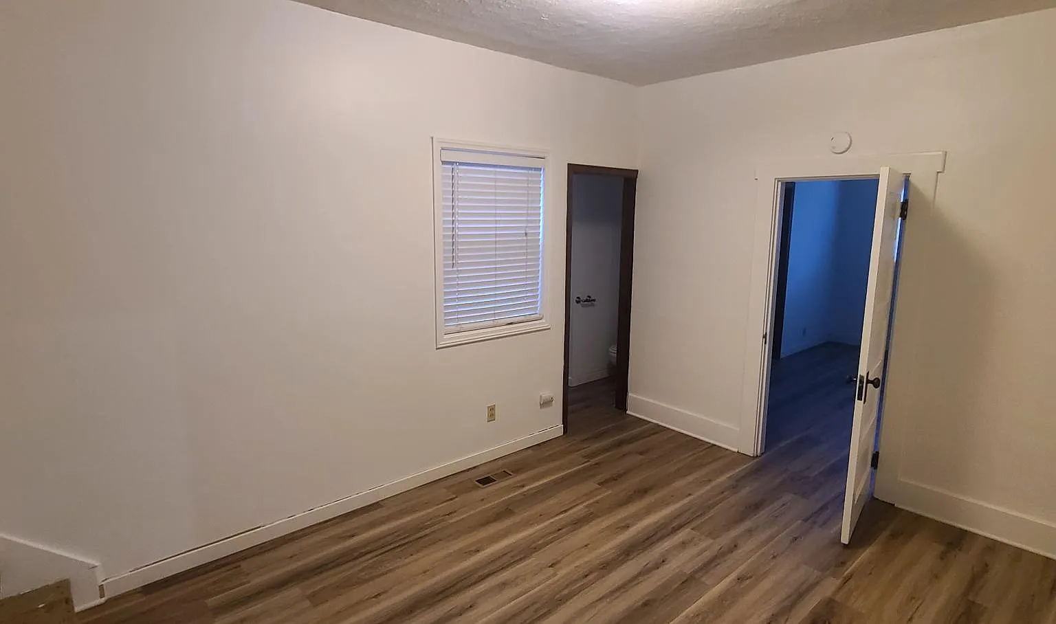 3 bed, 1303 sqft, $2,300 — Photo 2
