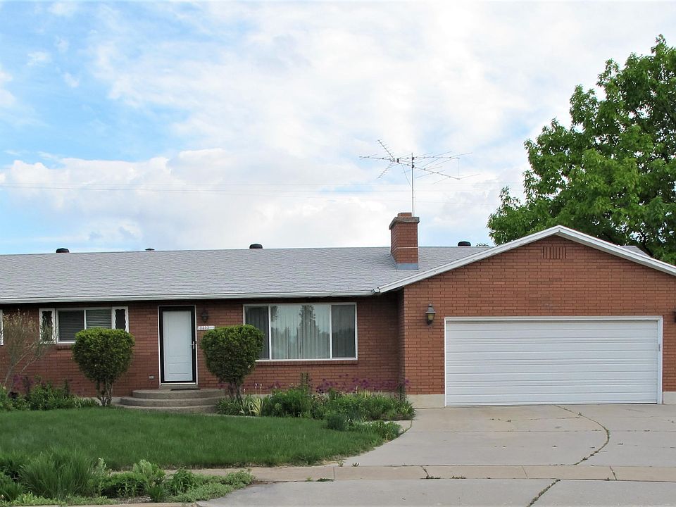 All brick rambler cul-de-sac