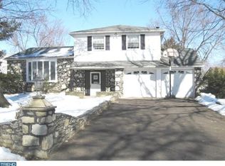 993 Twin Silo Ln, Huntingdon Valley, PA 19006