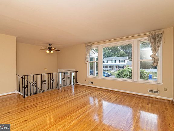 4th image of 1517 Hillside Dr