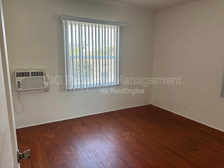 228 E Maple St #D — Photo 8