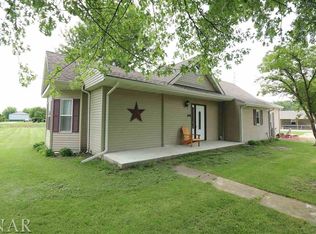 500 Terre Haute St, Dewitt, IL 61735