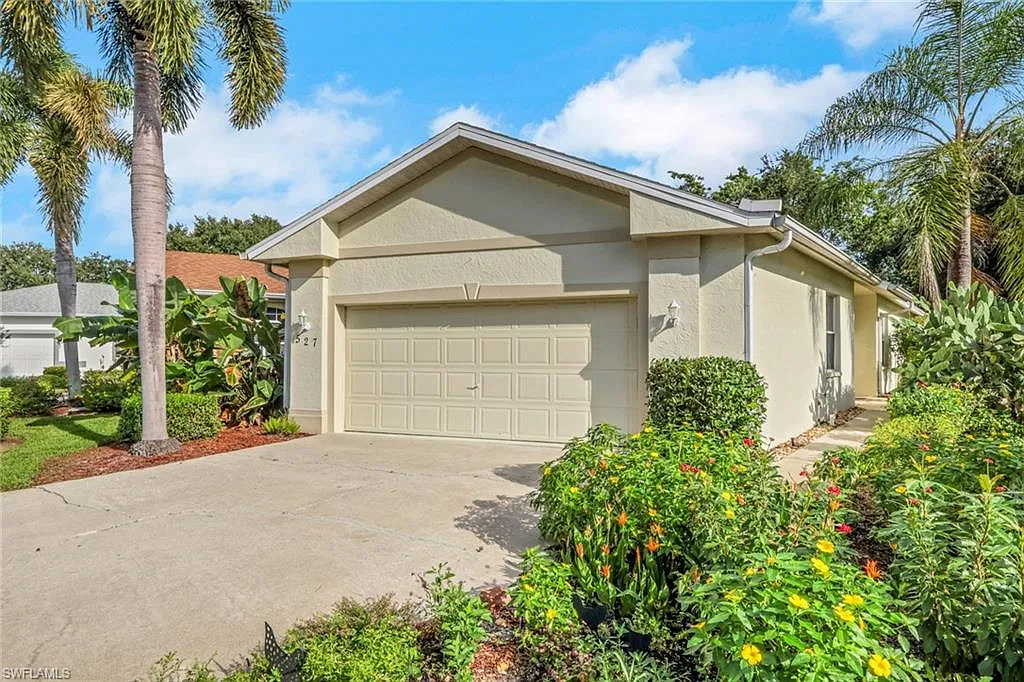 3 bed, 2.0 bath, 1814 sqft, $2,600 — Photo 2