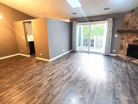 4th image of 1522 Commodore Ct Unit 6