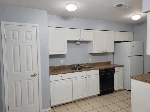 1213 Elm Ct, Runaway Bay, TX 76426