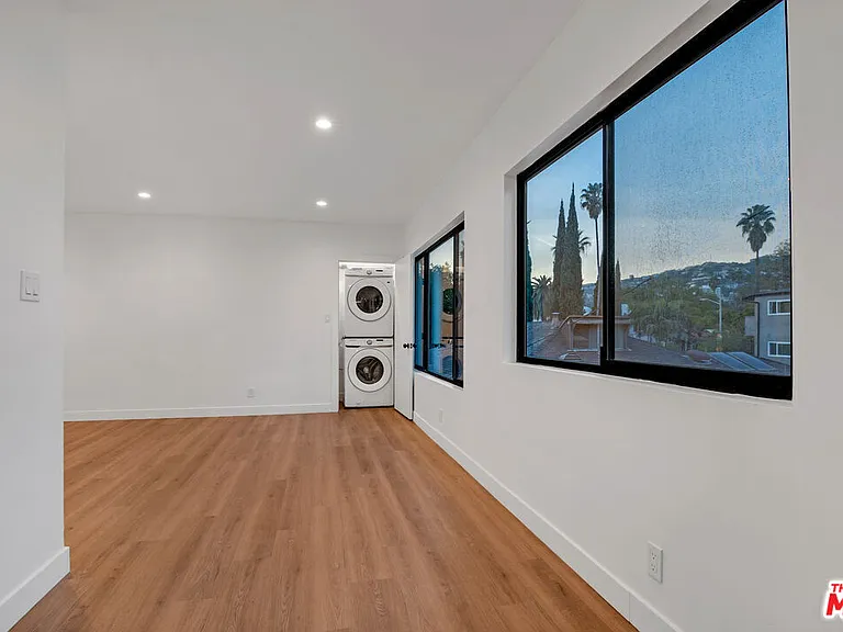 950 Havenhurst Dr #6 — Photo 21