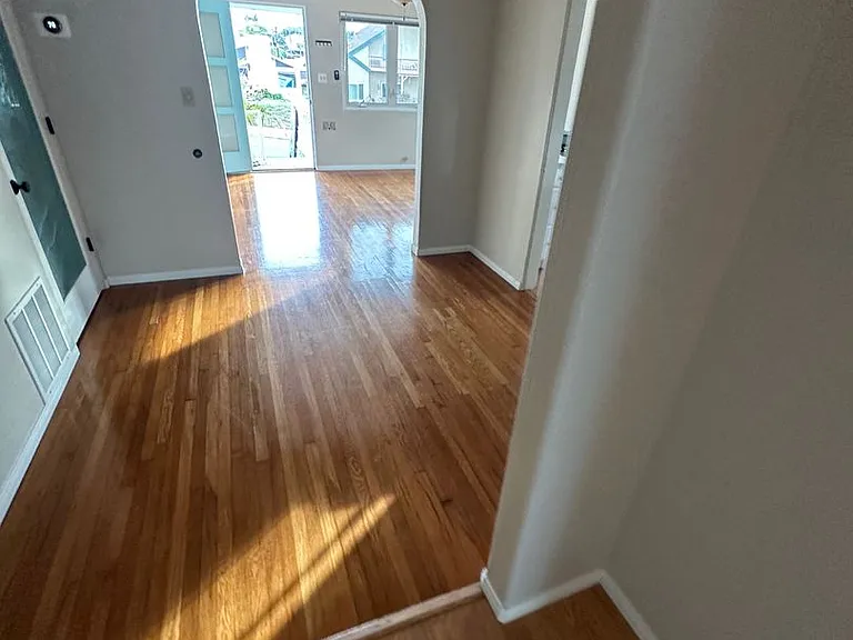 4462 Santa Monica Ave — Photo 28