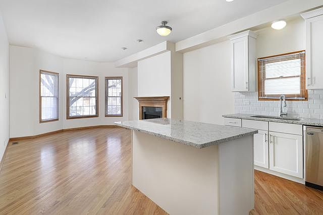 1st image of 1655 W Wrightwood Ave